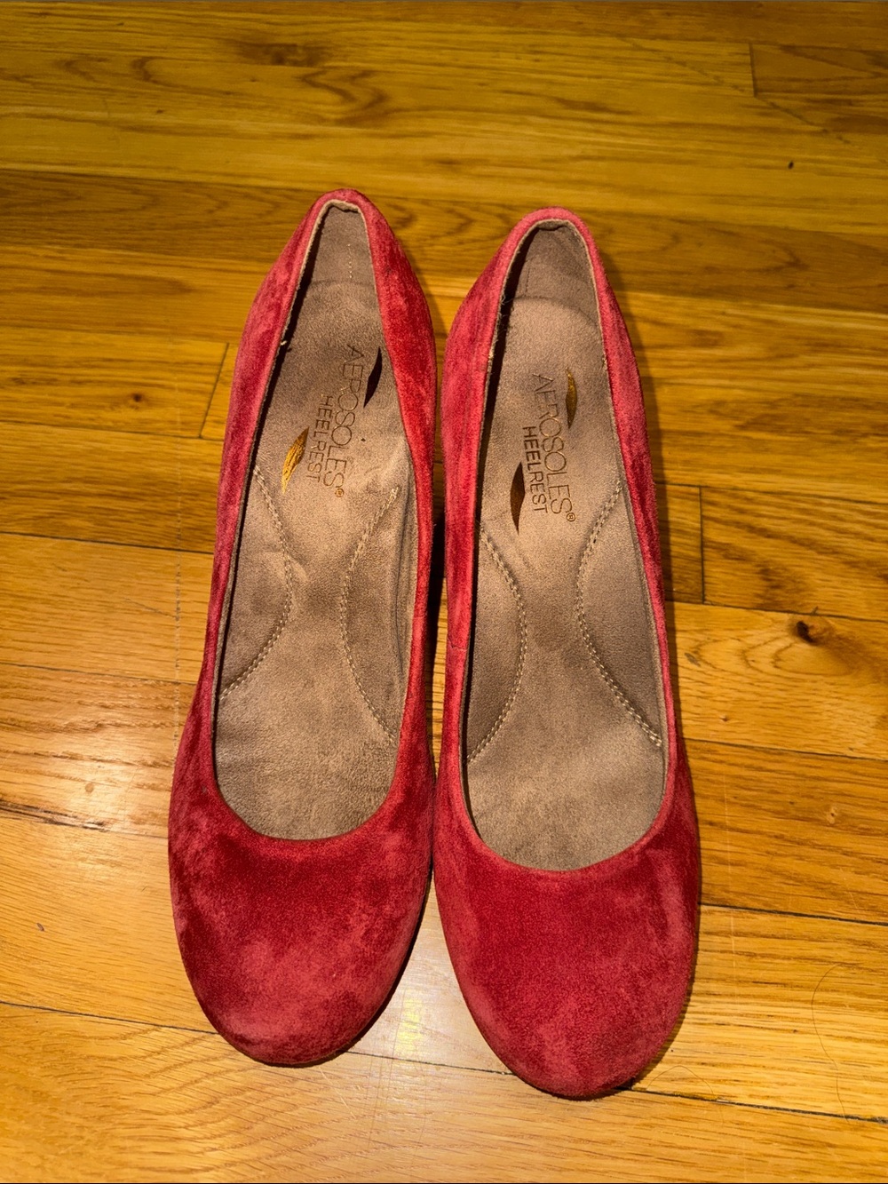 AEROSOLES Red Suede Round-Toe pump